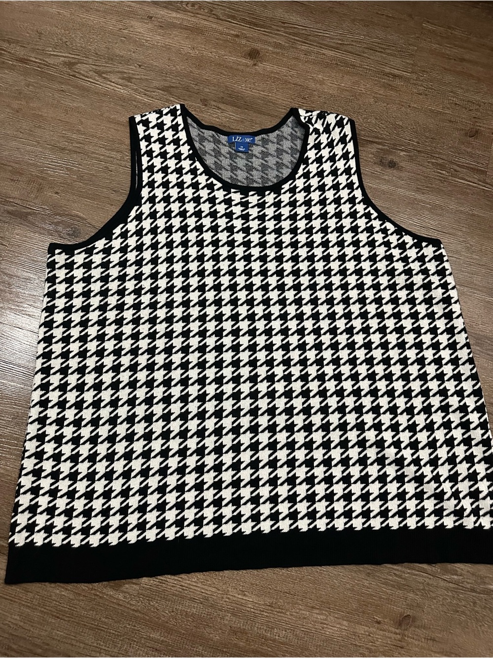 Liz & Me Black and White Houndstooth Crewneck Sweater Vest